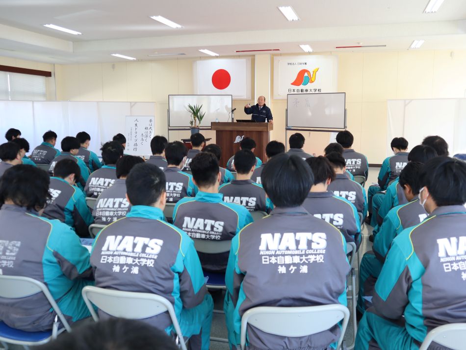 理事長・学校長による一般教養の授業風景